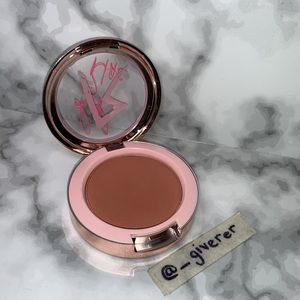 BAD GIRL GONE GOOD RIRI MAC Powder Blush